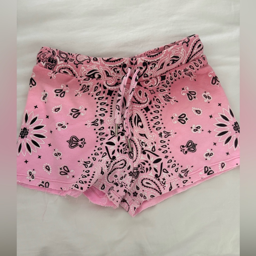 Global Love size Large (12) Paisley Shorts
